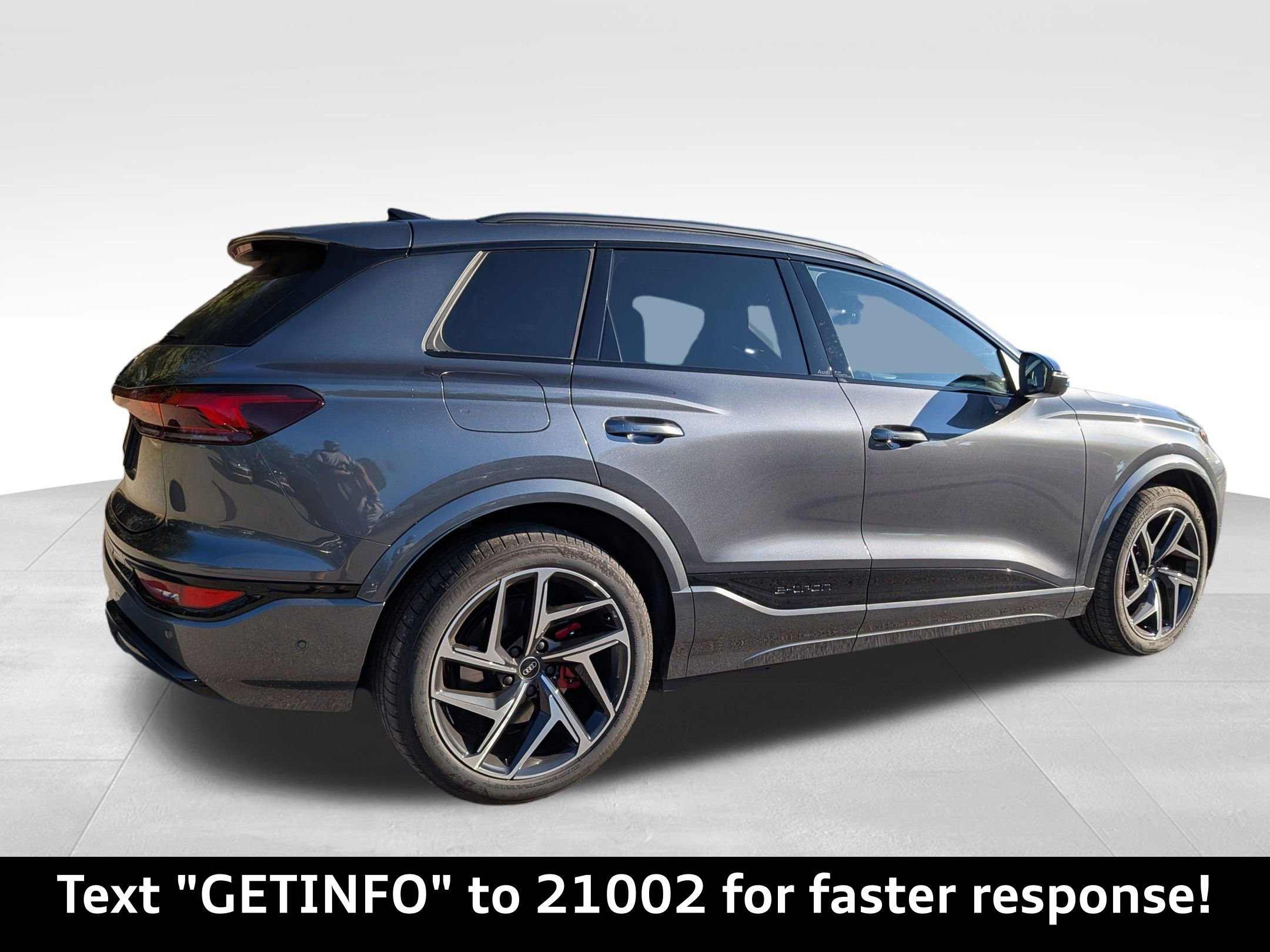 Used 2025 Audi SQ6 e-tron Prestige w/ 21" Black Optic Wheel Package image 3