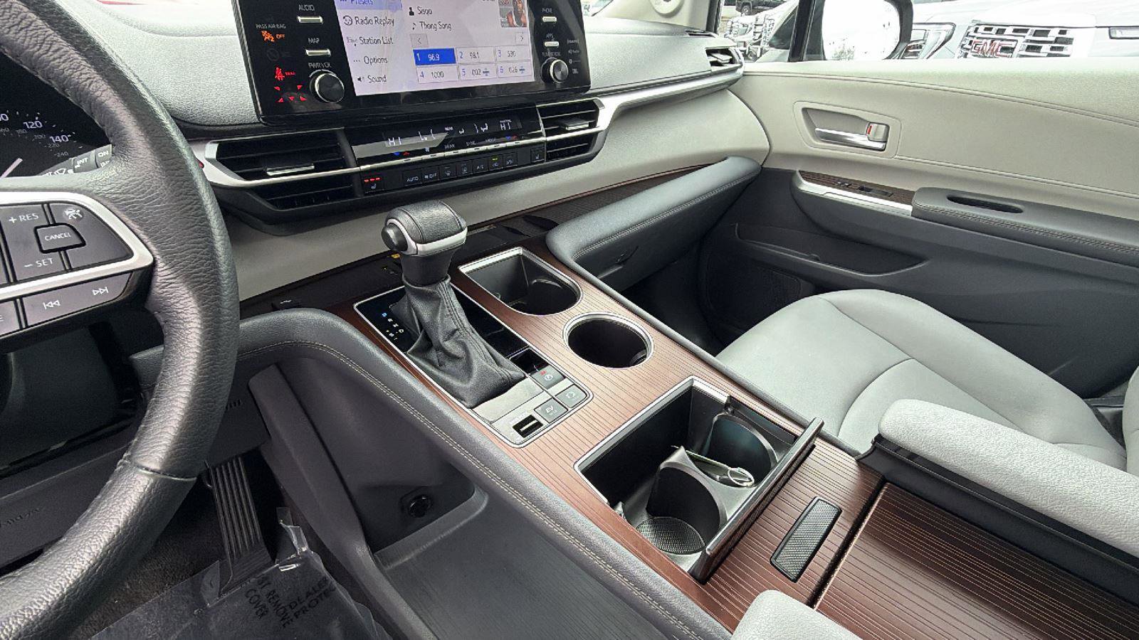 Used 2024 Toyota Sienna XLE w/ XLE Plus Package image 28