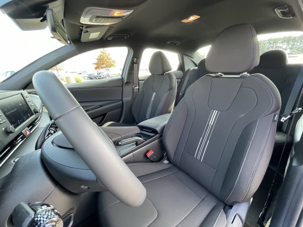 Used 2025 Hyundai Elantra Sport image 21
