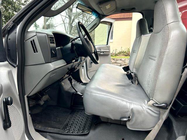 Used 2004 Ford F350 XL image 3