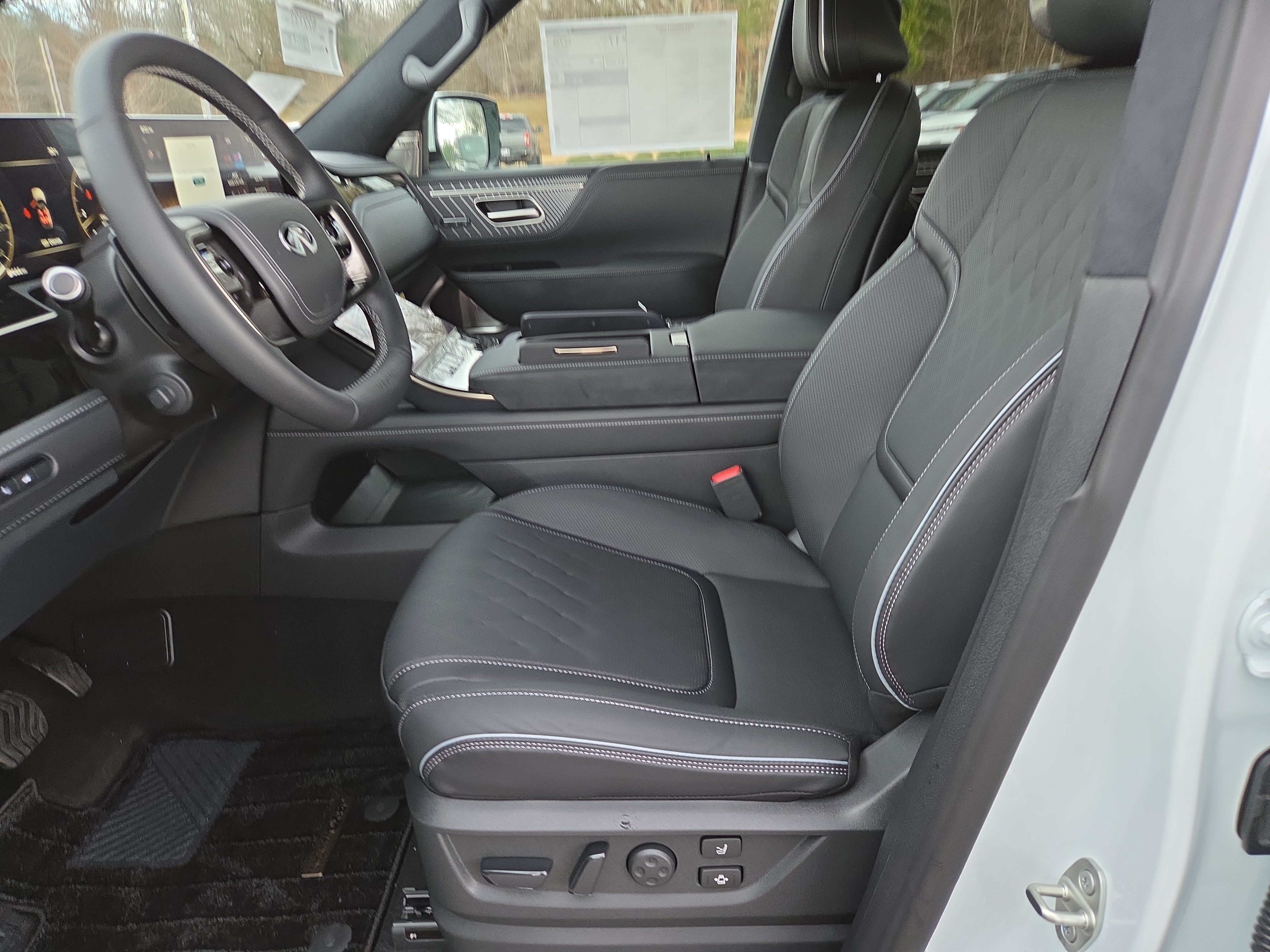 Used 2026 INFINITI QX80 Autograph w/ Premium Cargo Package AWD/4WD image 5