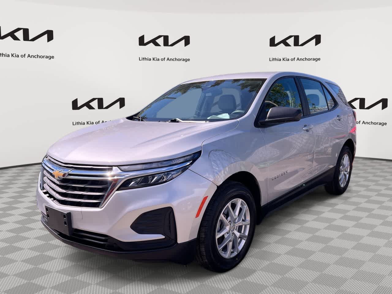 Used 2022 Chevrolet Equinox LS w/ Driver Confidence II Package AWD/4WD image 1