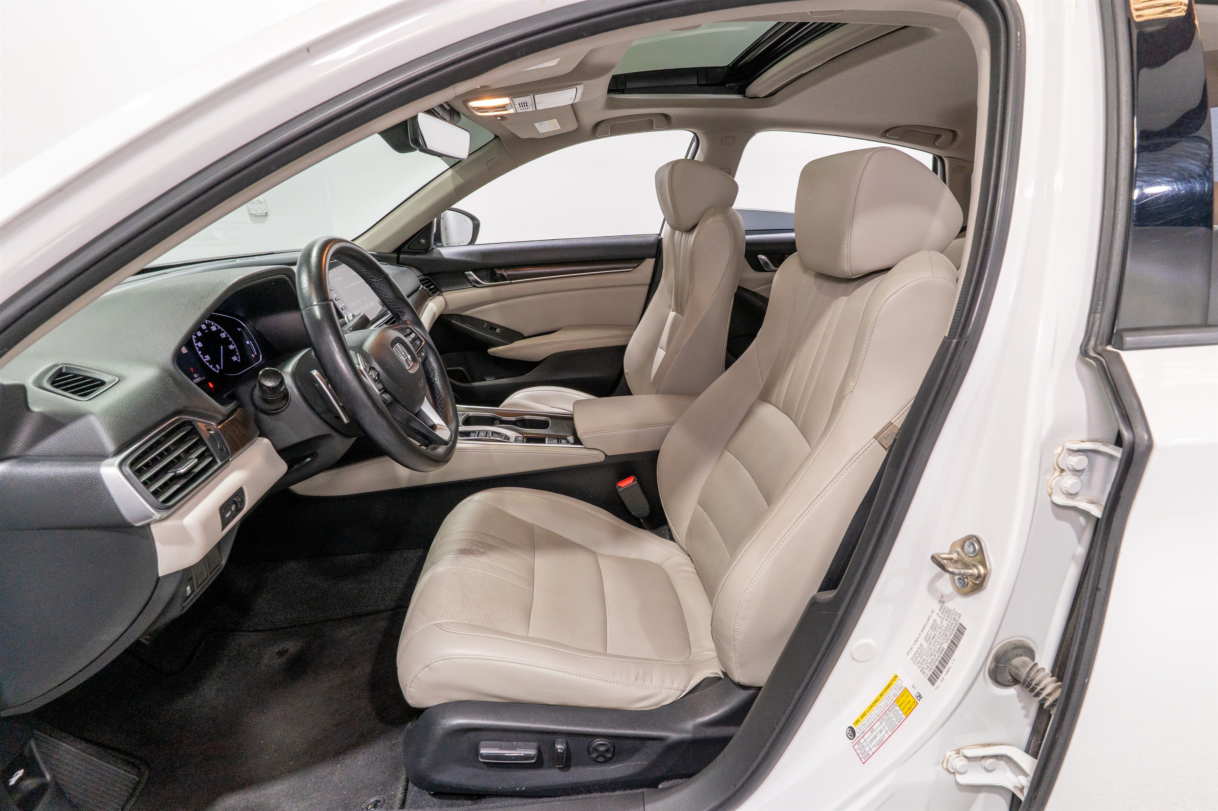 Used 2018 Honda Accord EX-L image 16