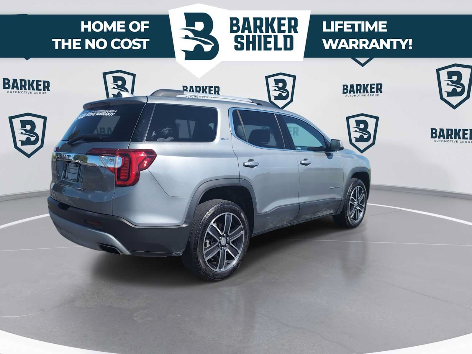 Used 2023 GMC Acadia SLT w/ Preferred Package FWD image 9