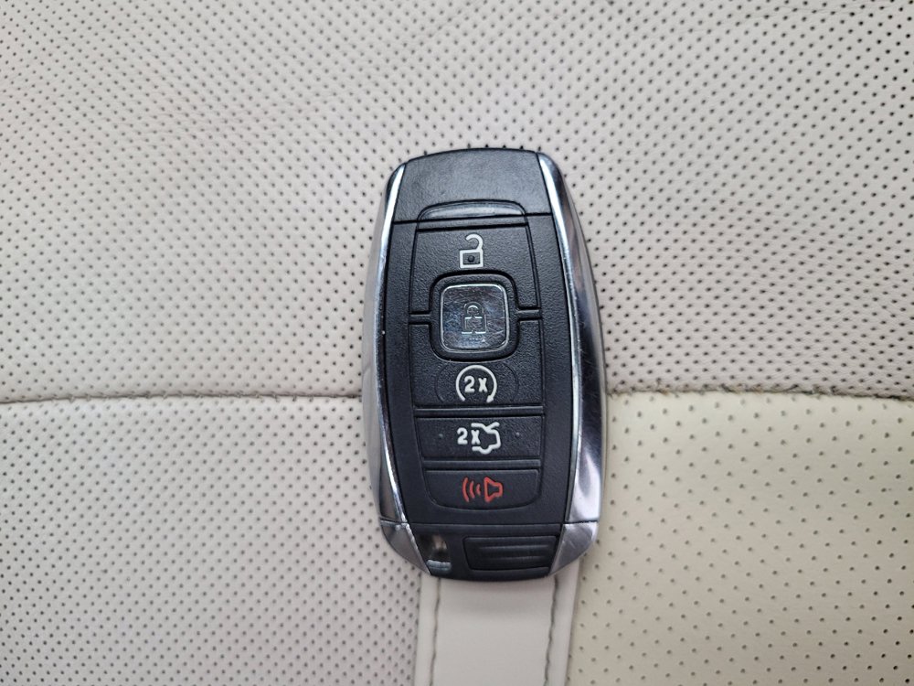 Used 2019 Lincoln MKZ Reserve FWD image 32
