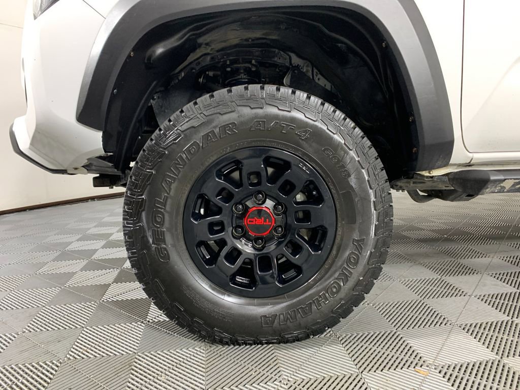 Used 2021 Toyota Tacoma TRD Off-Road w/ Technology Package AWD/4WD image 12