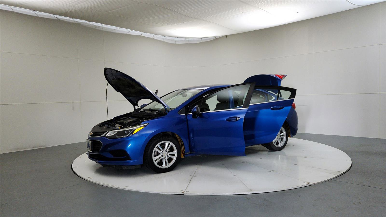 Used 2017 Chevrolet Cruze LT FWD image 14