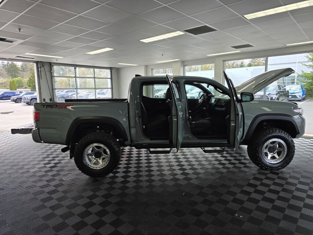 Used 2023 Toyota Tacoma TRD Off-Road w/ TRD Premium Off Road Package image 16