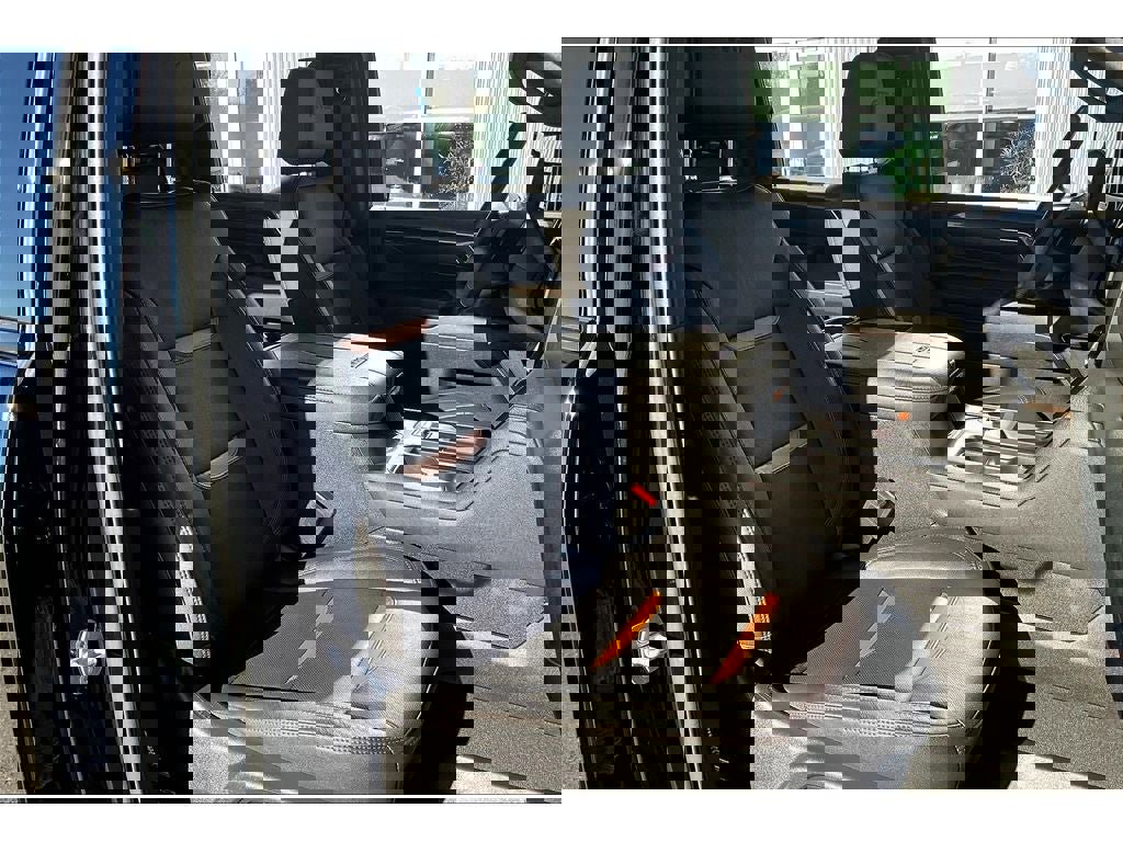 Used 2024 GMC Sierra 2500 AT4 image 8