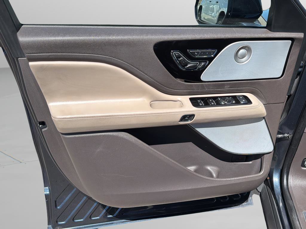 Used 2023 Lincoln Aviator Reserve w/ Equipment Group 201A image 19