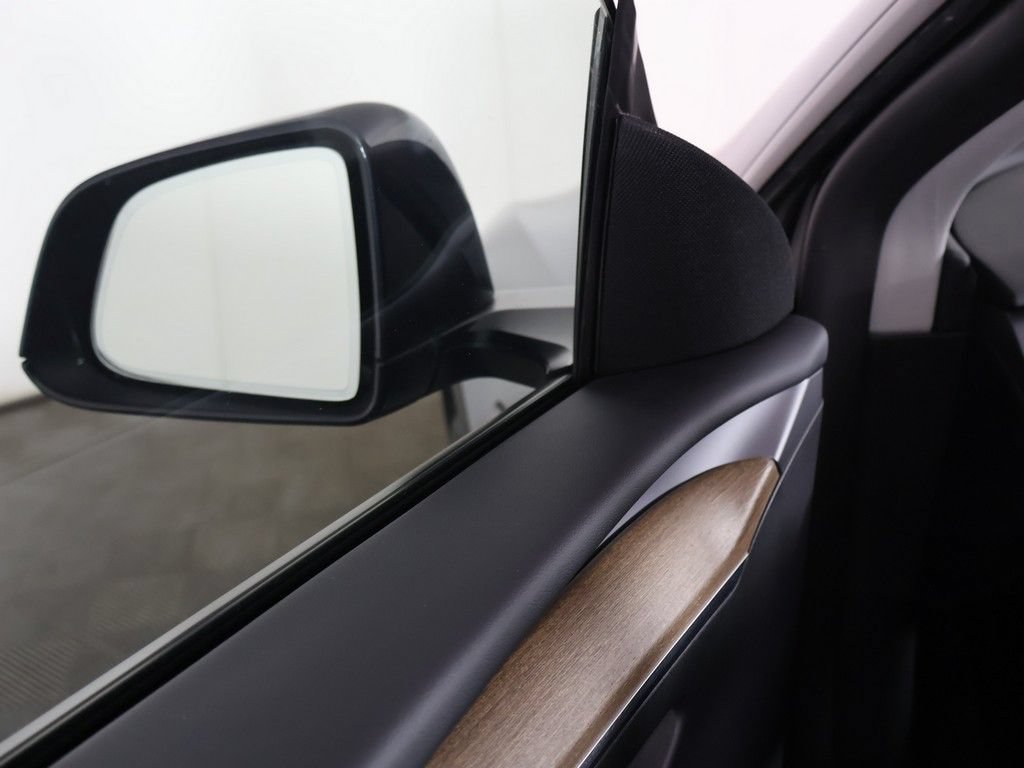 Used 2025 Tesla Model Y Long Range AWD/4WD image 39
