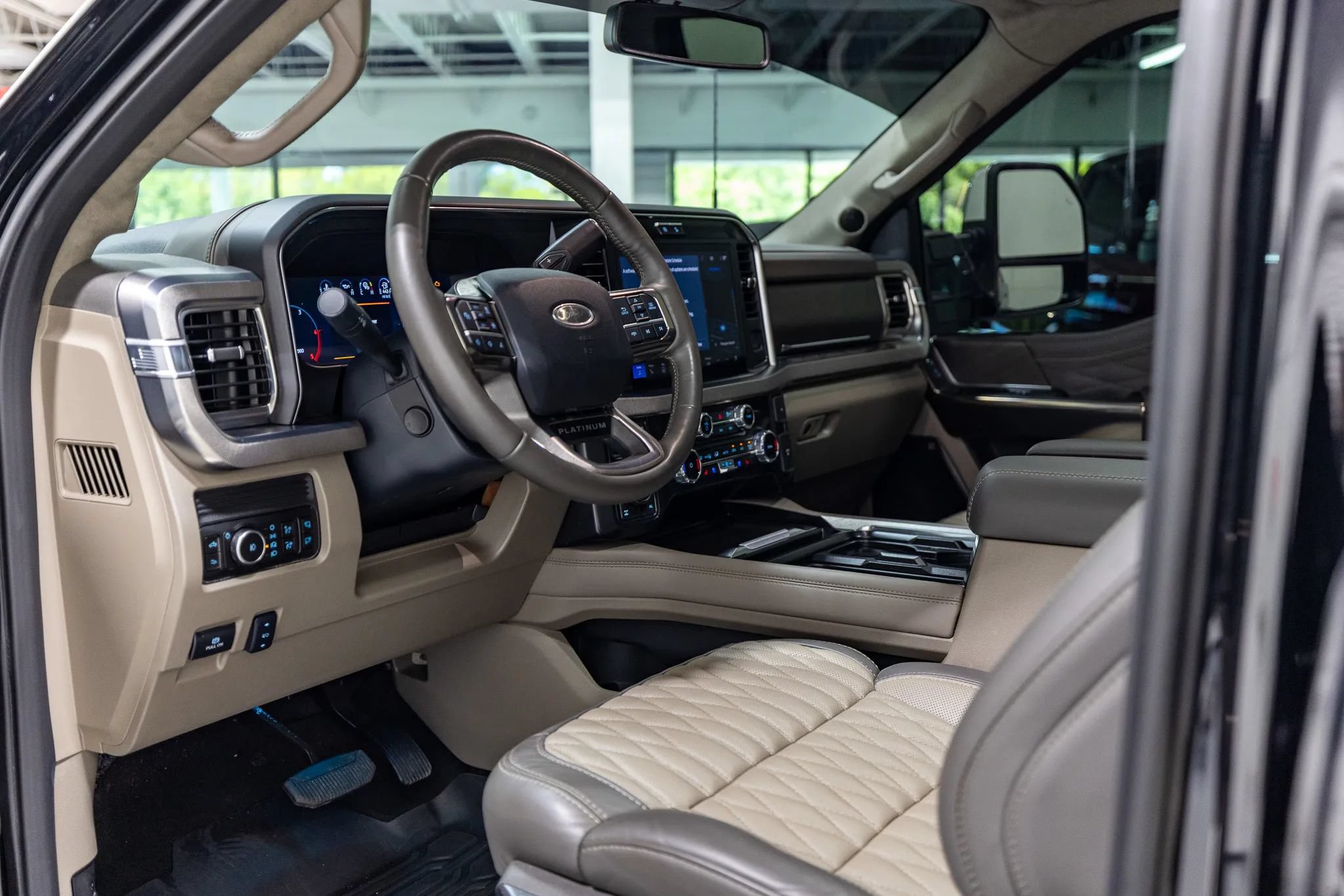 Used 2025 Ford F350 Platinum w/ Platinum Plus Package AWD/4WD image 37