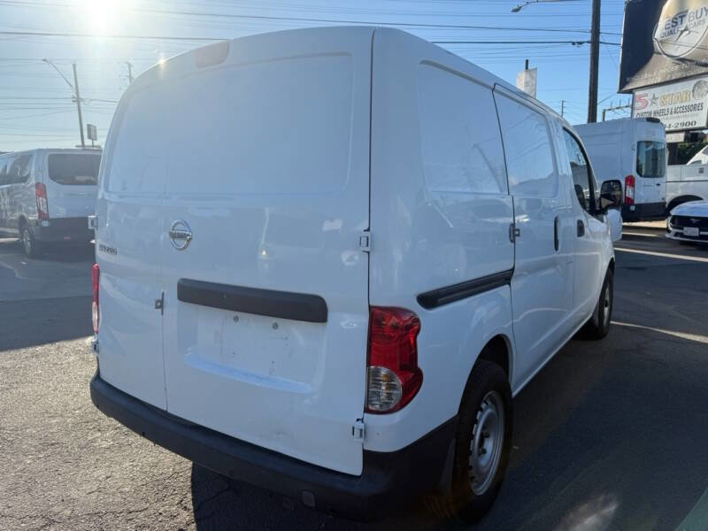 Used 2015 Nissan NV200 S image 7