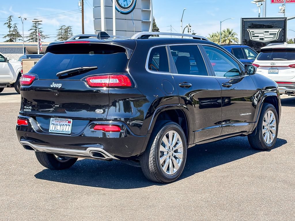 Used 2016 Jeep Cherokee Overland w/ Technology Group AWD/4WD image 4