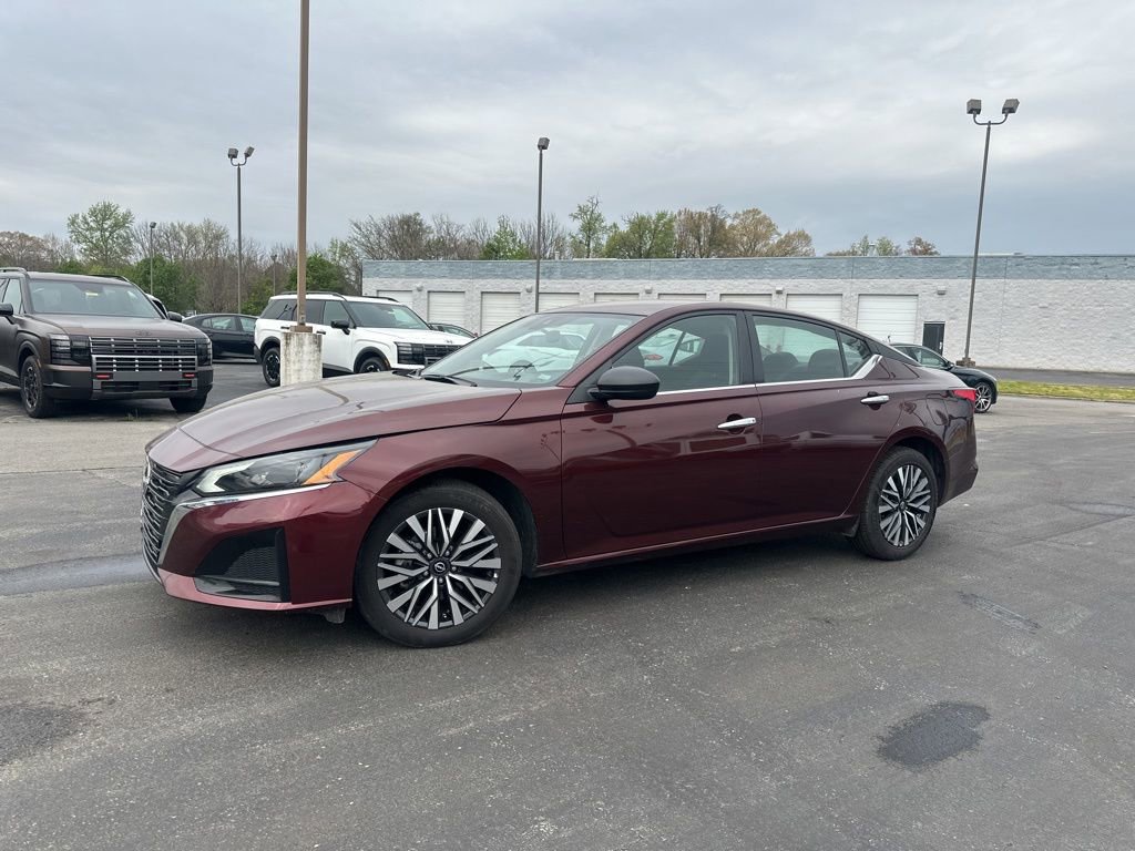 Used 2025 Nissan Altima 2.5 SV AWD/4WD image 12