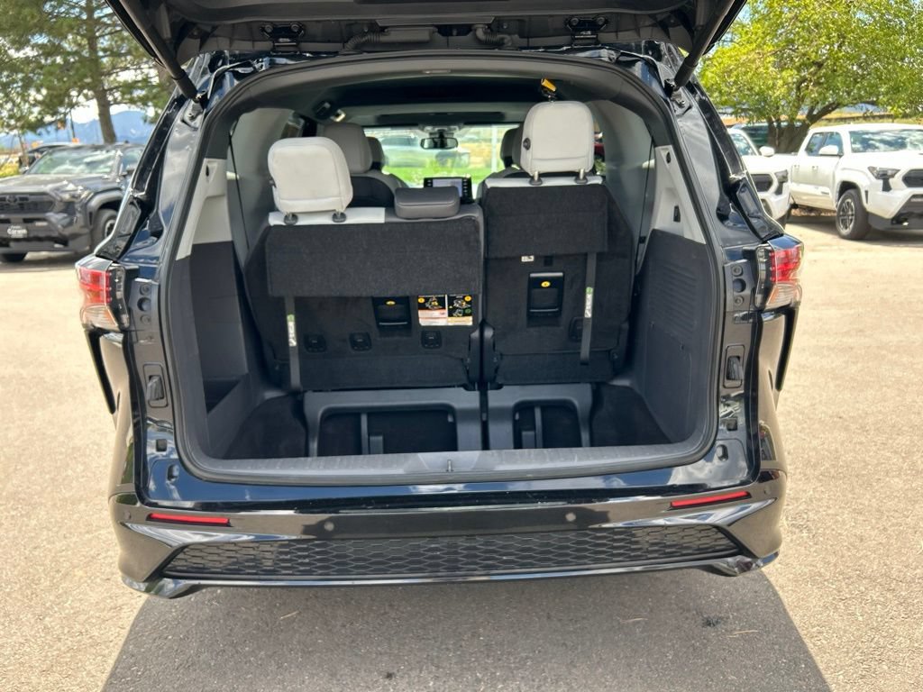 Used 2023 Toyota Sienna XSE w/ XSE Plus Package AWD/4WD image 19