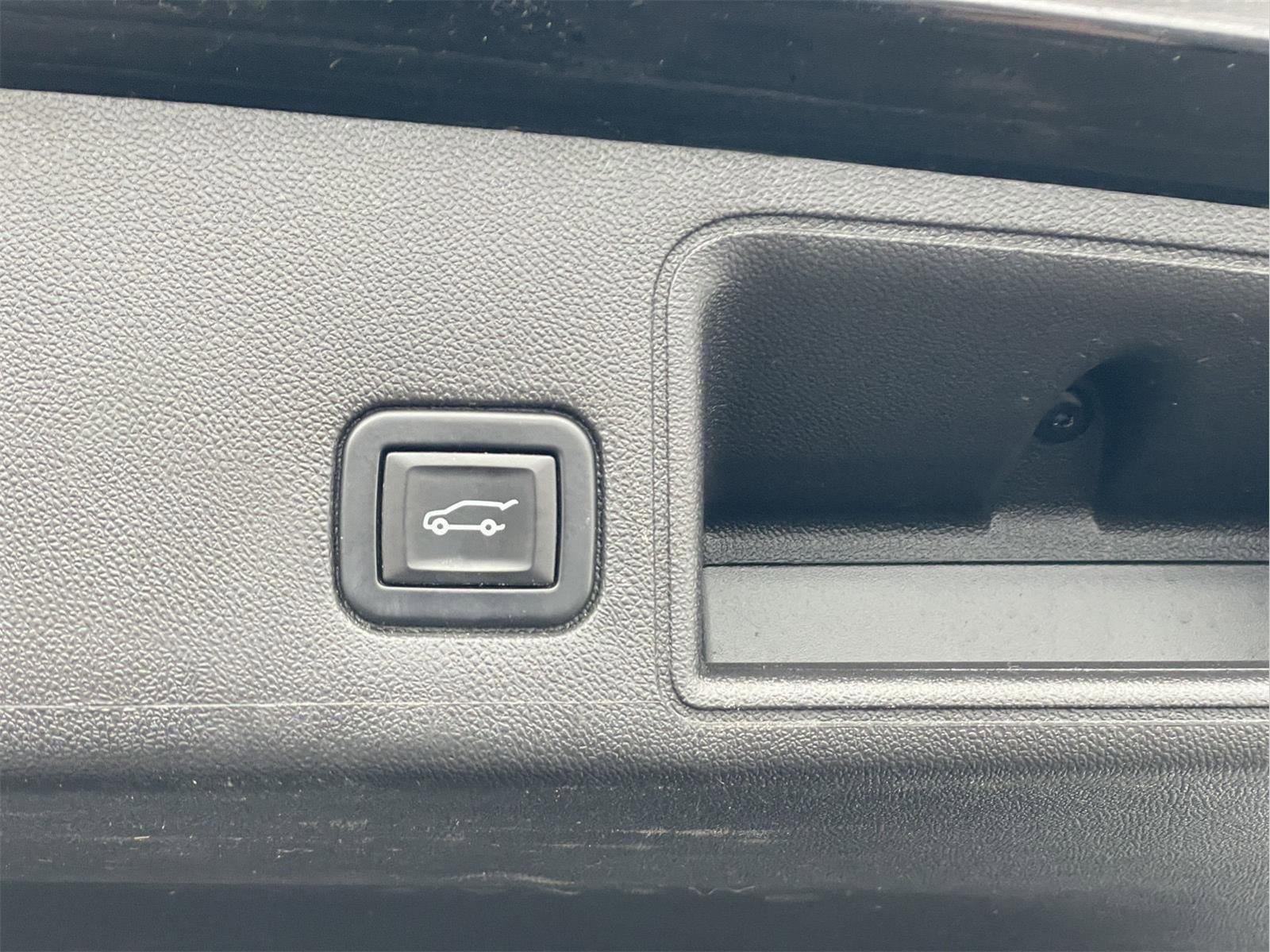 Used 2022 GMC Terrain SLT image 11