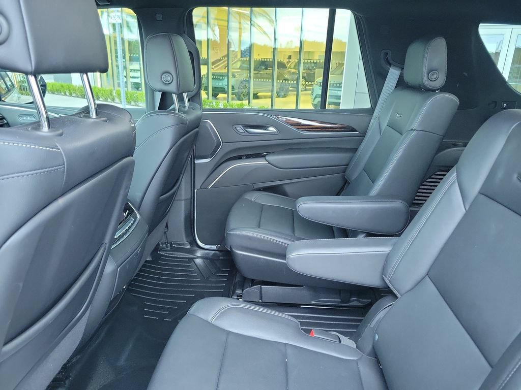 Used 2024 Cadillac Escalade Luxury RWD image 17