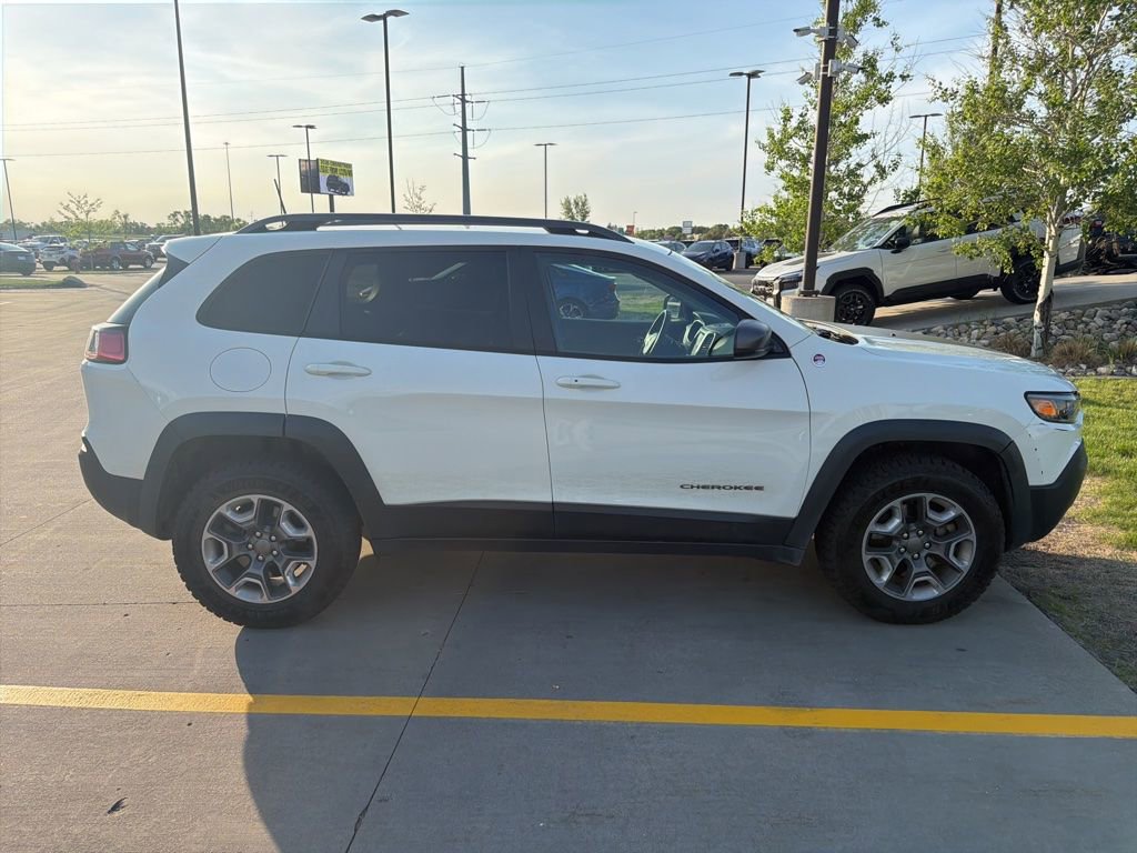Used 2019 Jeep Cherokee Trailhawk w/ Cold Weather Group AWD/4WD image 5