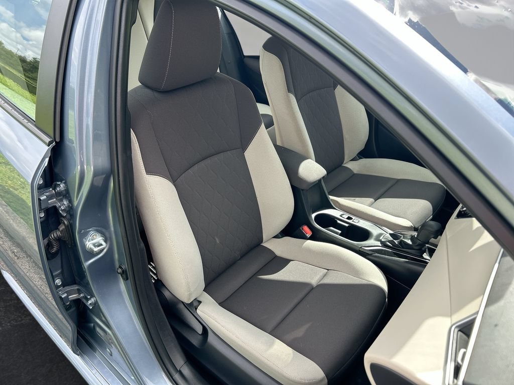 Used 2025 Toyota Corolla LE FWD image 30