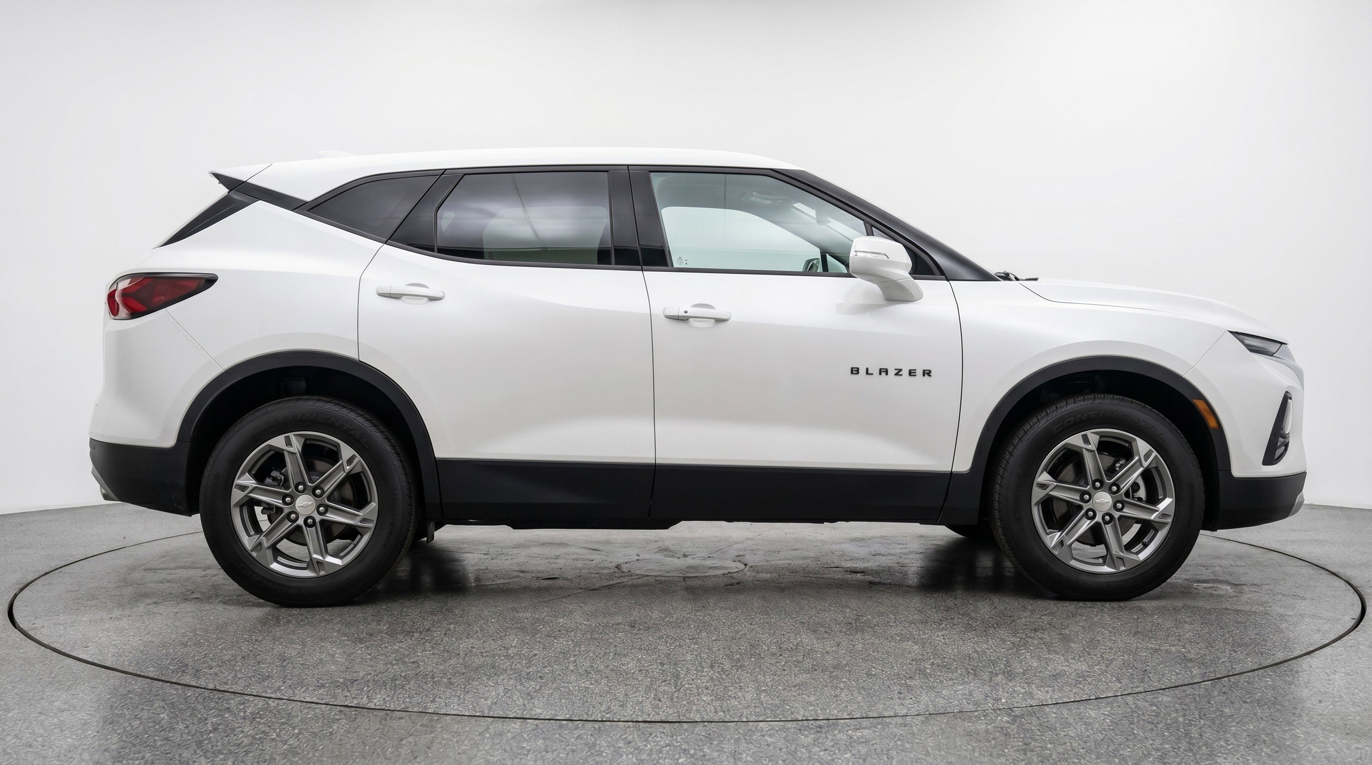 Used 2025 Chevrolet Blazer LT FWD image 11