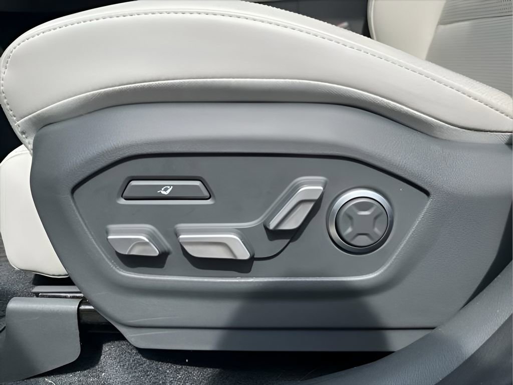 Used 2025 Hyundai Santa Fe Calligraphy image 29