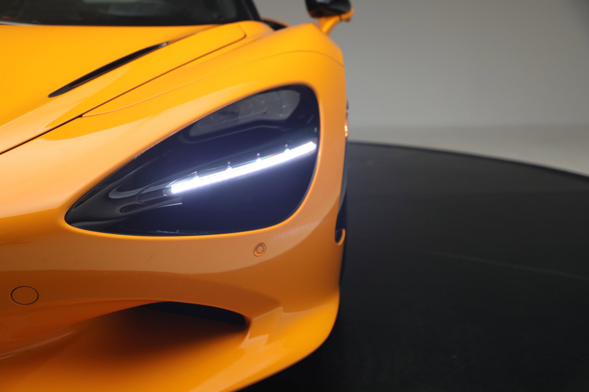 Used 2025 McLaren 750S Spider RWD image 39