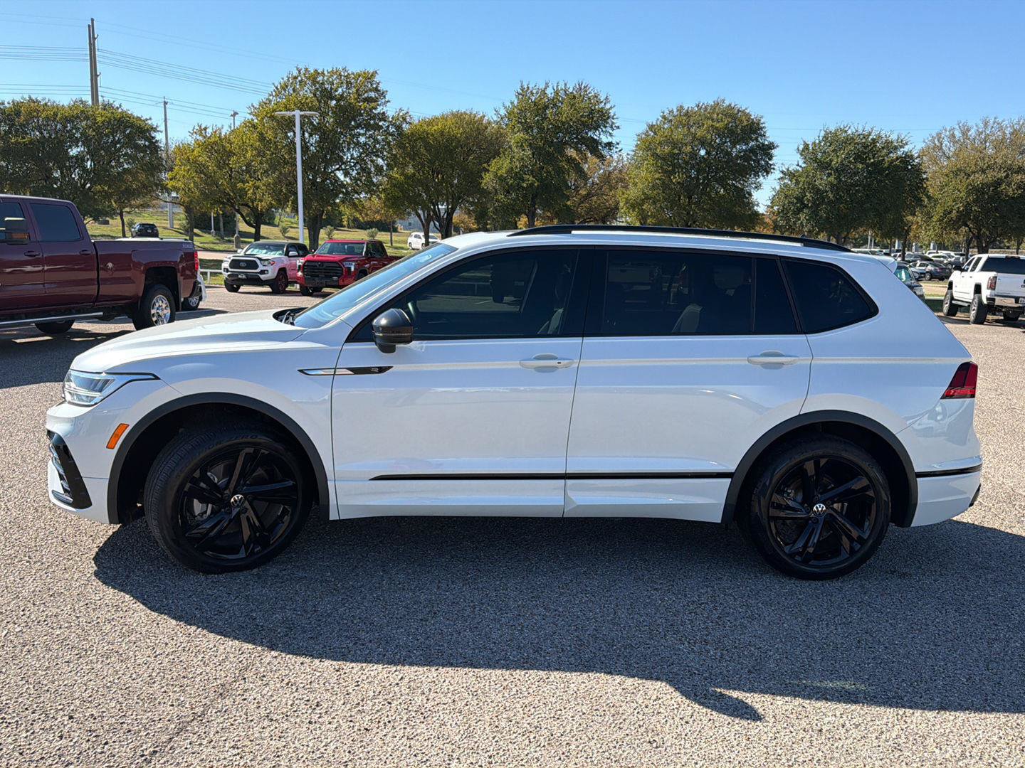 Used 2024 Volkswagen Tiguan SE R-Line FWD image 4