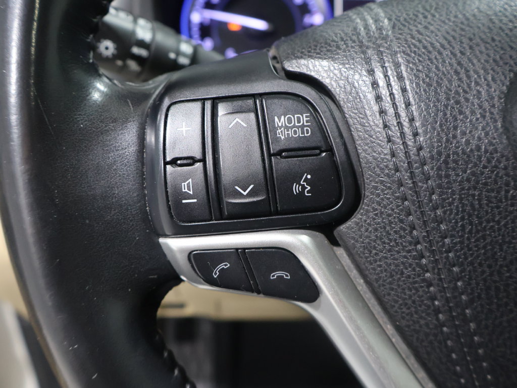 Used 2018 Toyota Highlander XLE AWD/4WD image 36