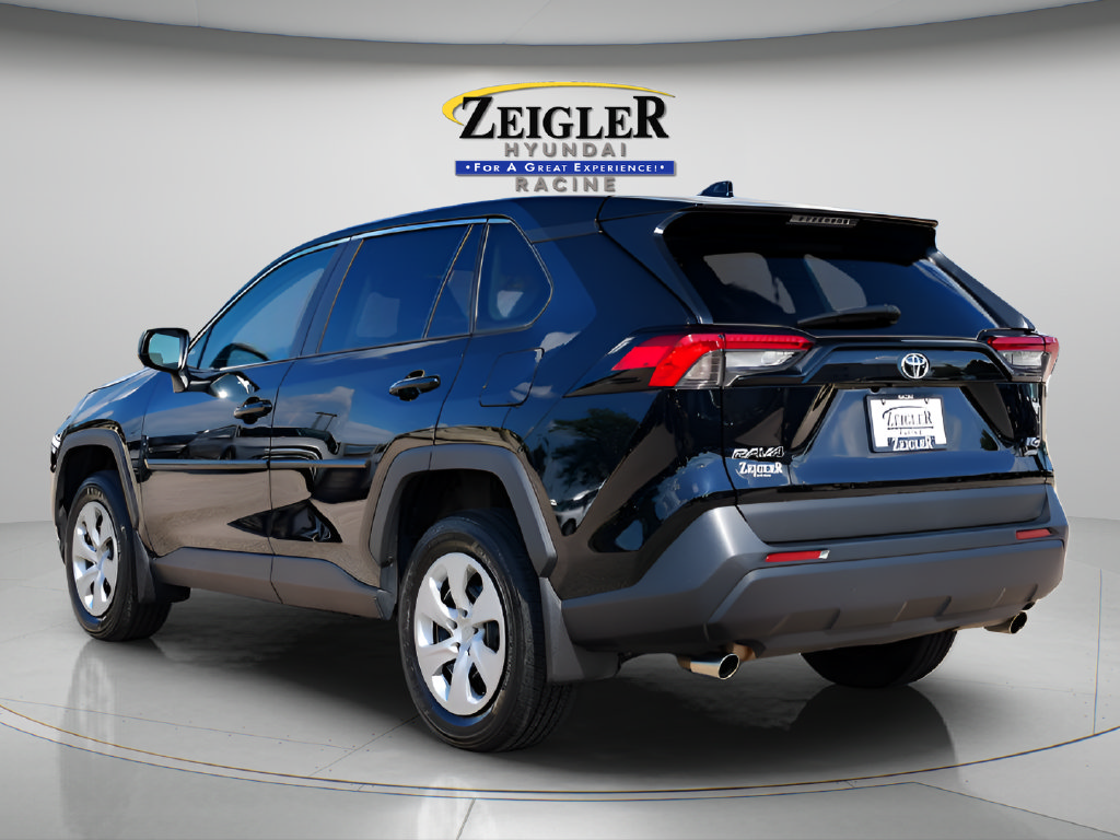 Used 2024 Toyota RAV4 LE AWD/4WD image 5
