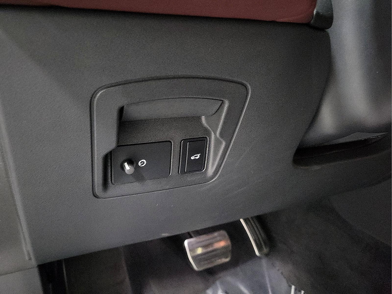 Used 2024 Land Rover Range Rover Velar Dynamic HSE image 11