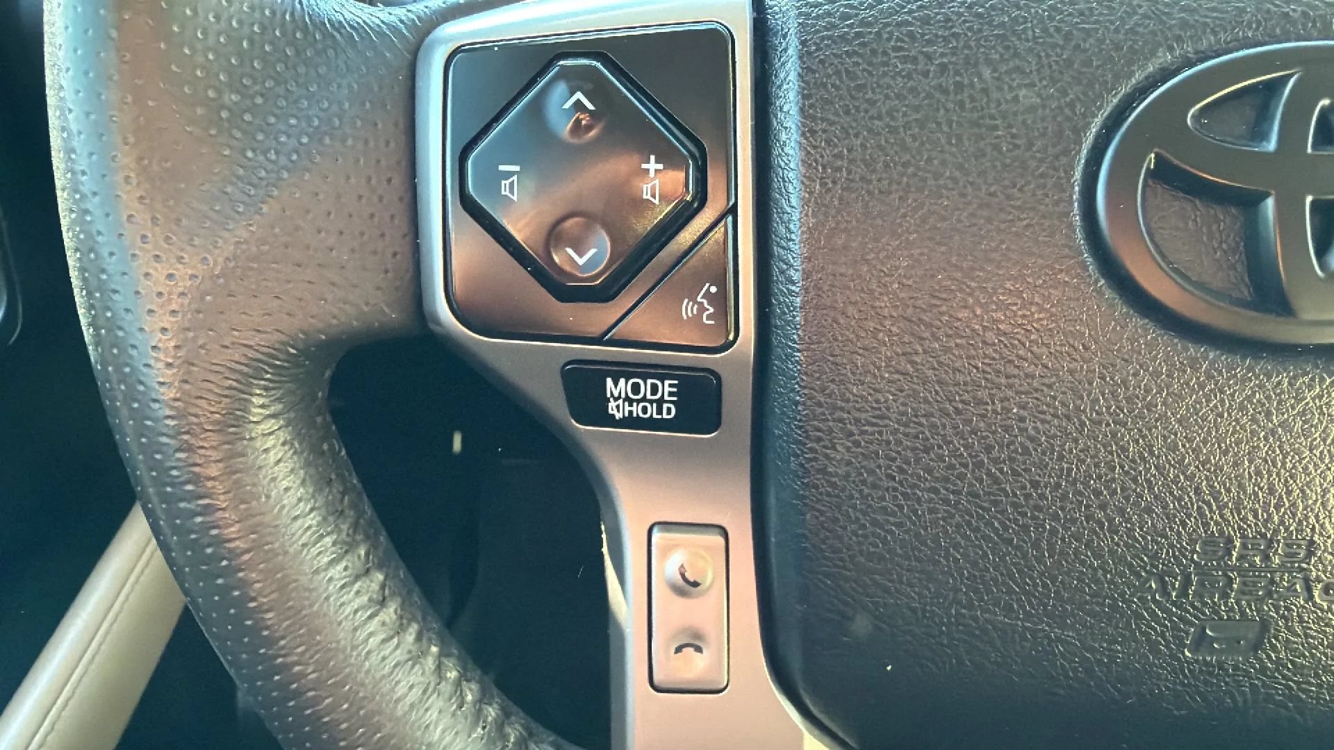 Used 2022 Toyota 4Runner SR5 AWD/4WD image 12
