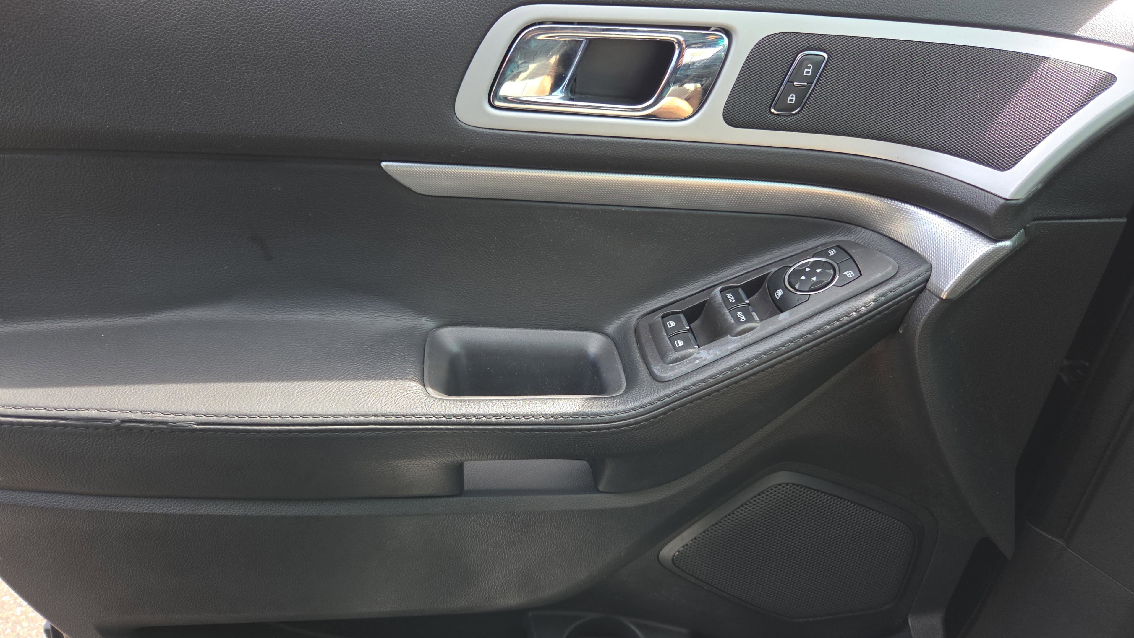 Used 2014 Ford Explorer XLT w/ Equipment Group 202A image 24