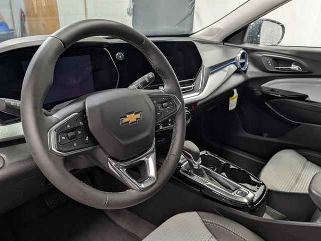 New 2026 Chevrolet Trax LT w/ Sunroof Package FWD image 16