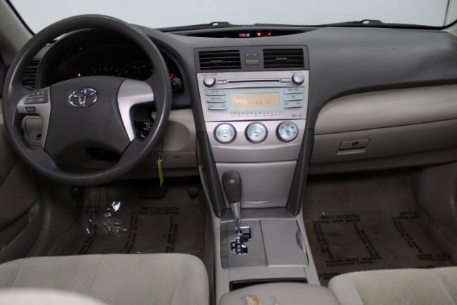 Used 2007 Toyota Camry XLE FWD image 2