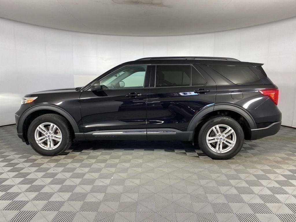 Used 2023 Ford Explorer XLT AWD/4WD image 34