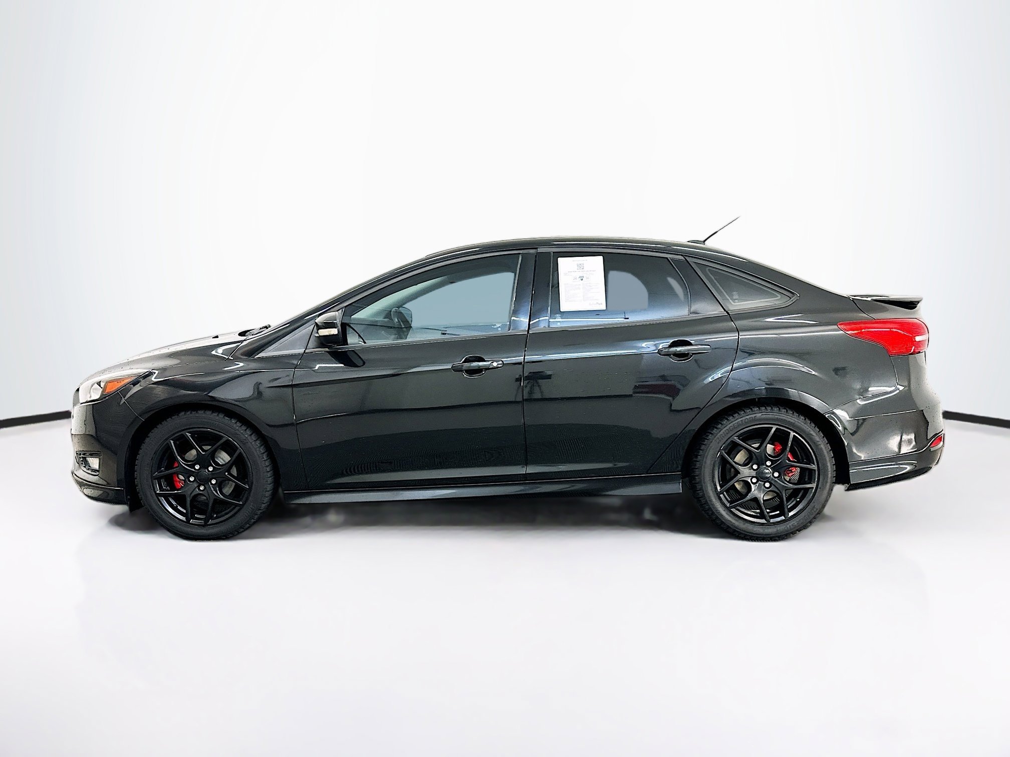 Used 2015 Ford Focus SE w/ SE Sport Package FWD image 4