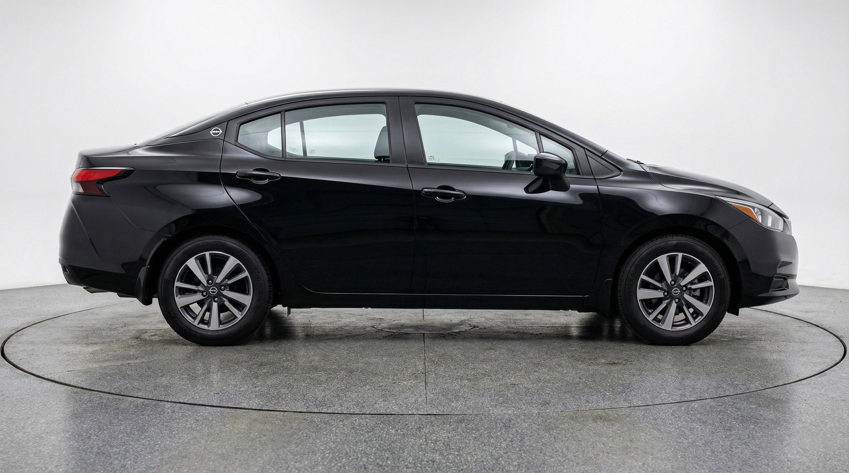 Used 2025 Nissan Versa SV image 11