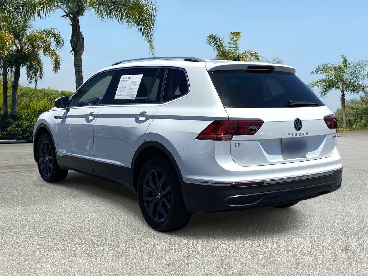 Used 2024 Volkswagen Tiguan SE AWD/4WD image 3