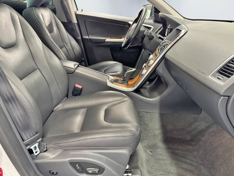 Used 2017 Volvo XC60 T5 Inscription w/ Preferred Option Package AWD/4WD image 25