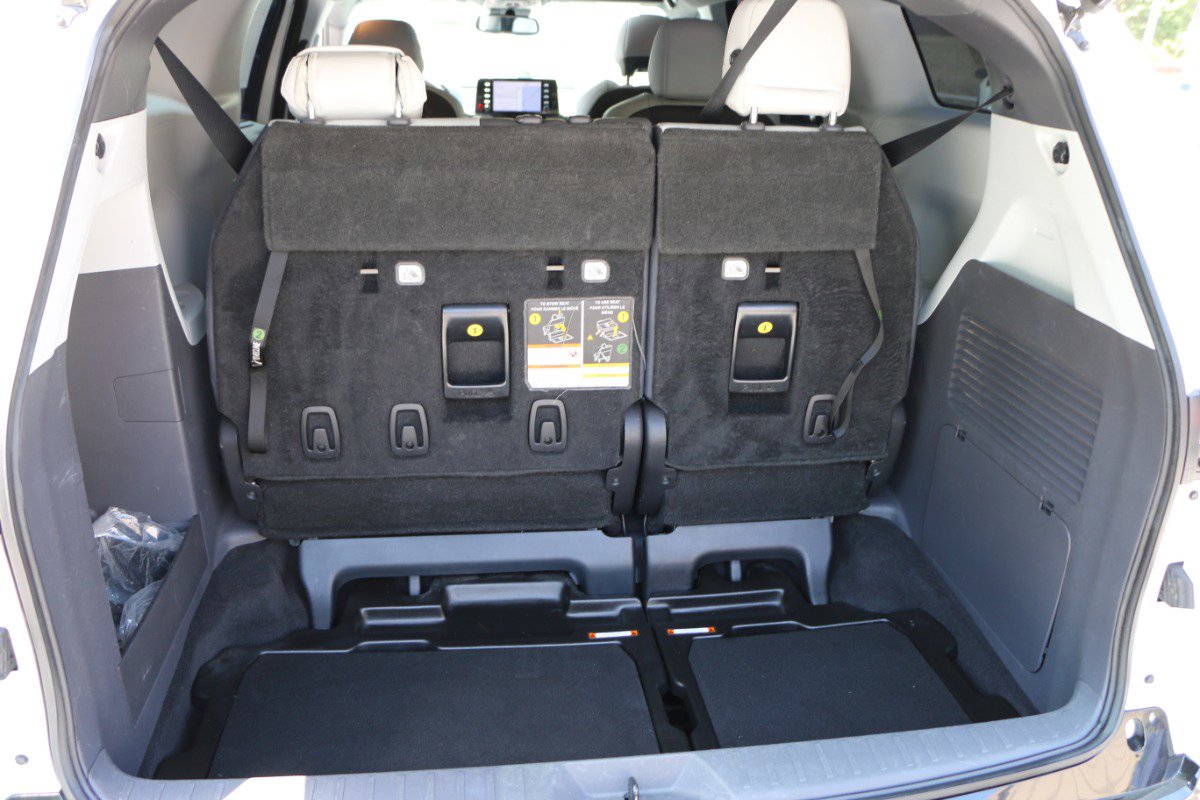 Used 2021 Toyota Sienna XSE FWD image 33