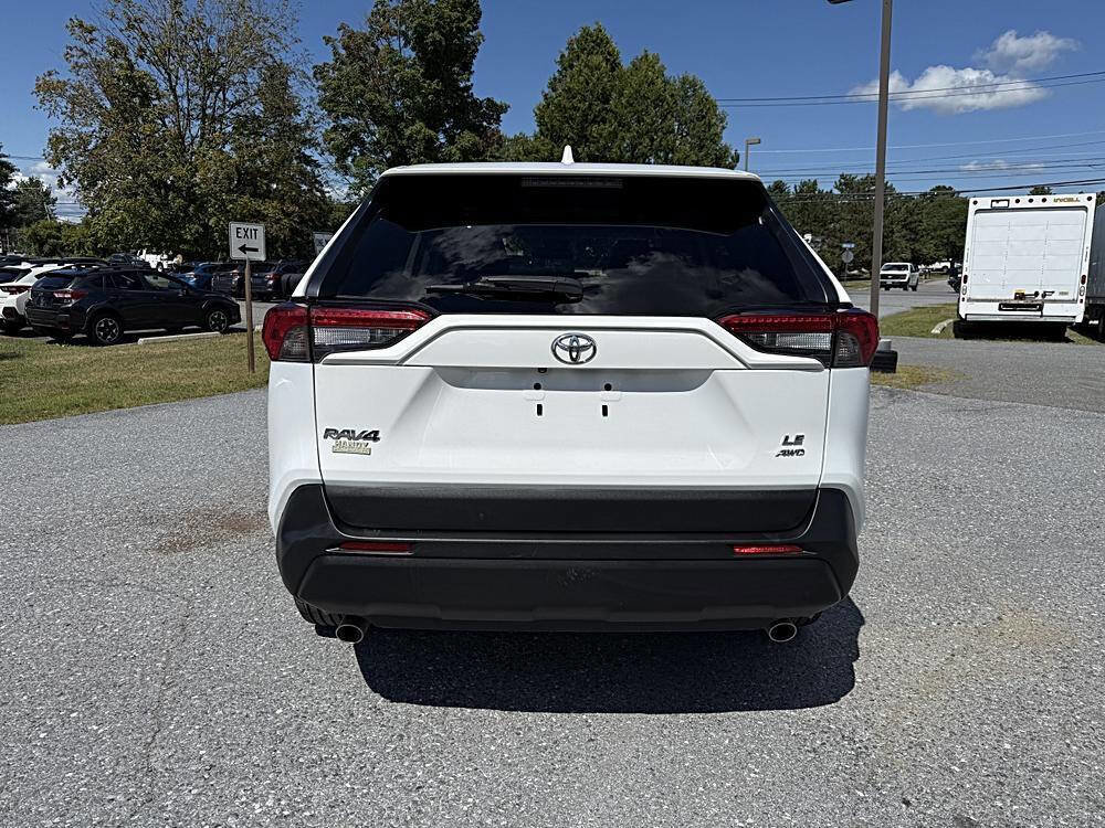 Used 2022 Toyota RAV4 LE image 4