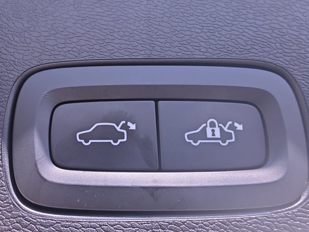 Used 2023 Volvo XC60 B5 Core w/ Climate Package image 13