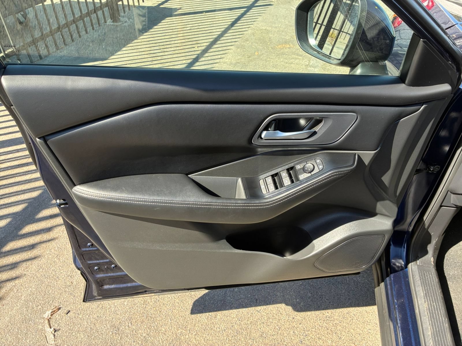 Used 2025 Nissan Rogue SV FWD image 18
