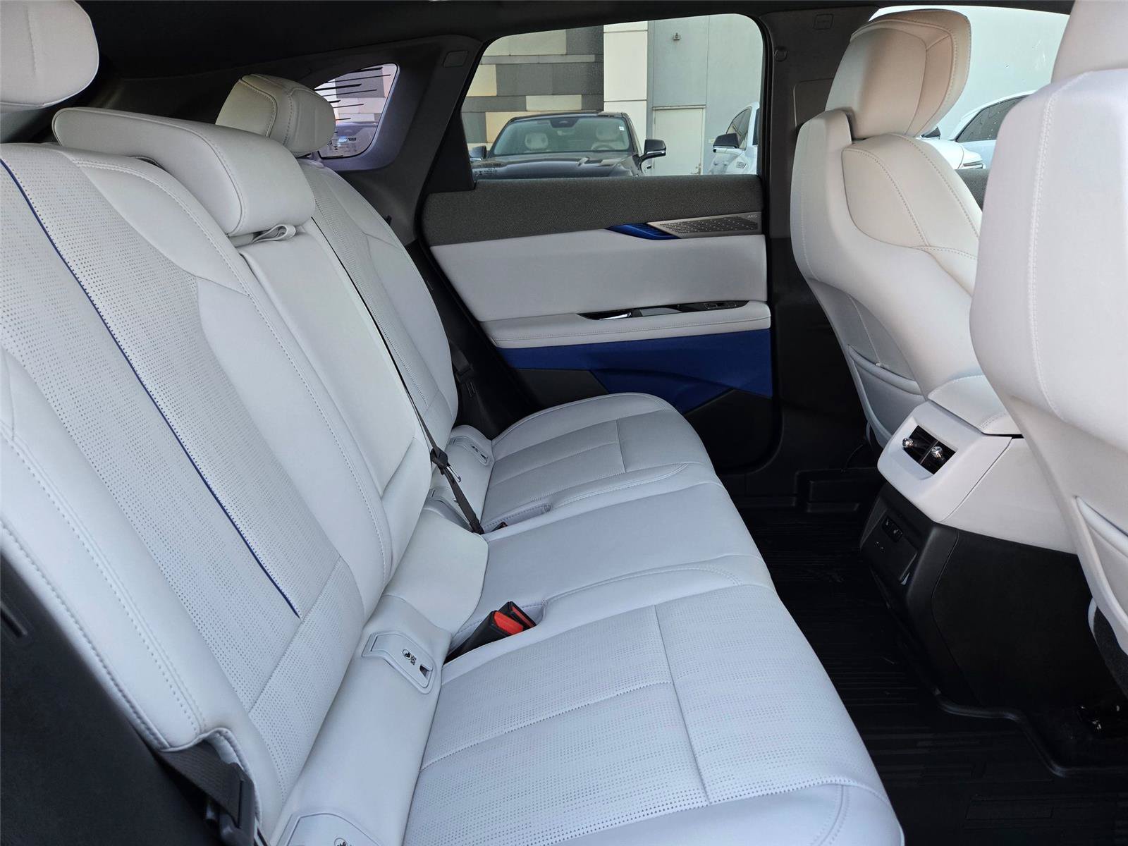 New 2026 Cadillac Optiq Sport 2 w/ LPO, Floor Liner Package AWD/4WD image 30