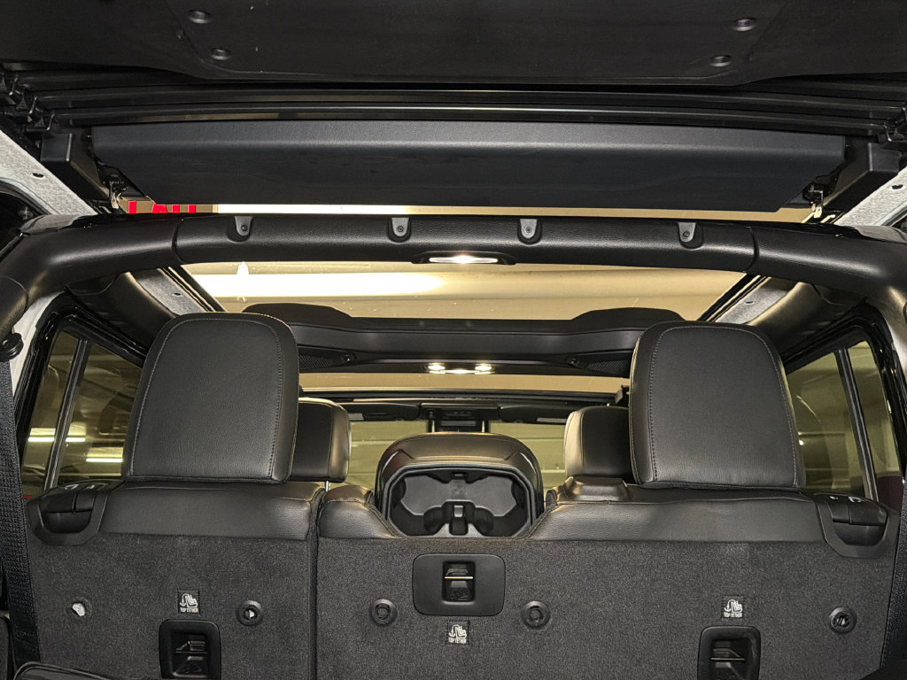 Used 2022 Jeep Wrangler Unlimited Sahara AWD/4WD image 7