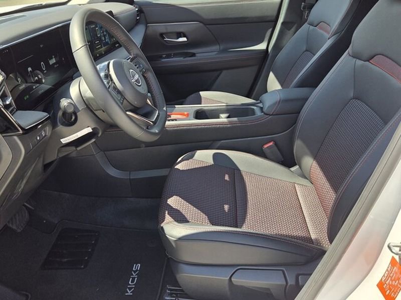 Used 2026 Nissan Kicks SR image 7