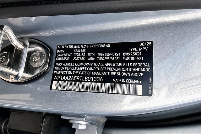 Used 2026 Porsche Macan AWD/4WD image 19