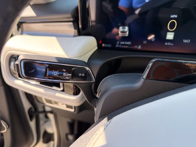New 2027 Lincoln Aviator AWD image 27