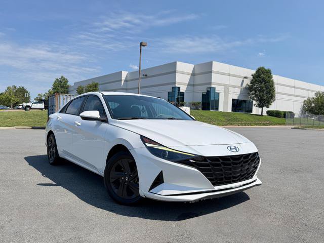 Used 2022 Hyundai Elantra SEL FWD image 2